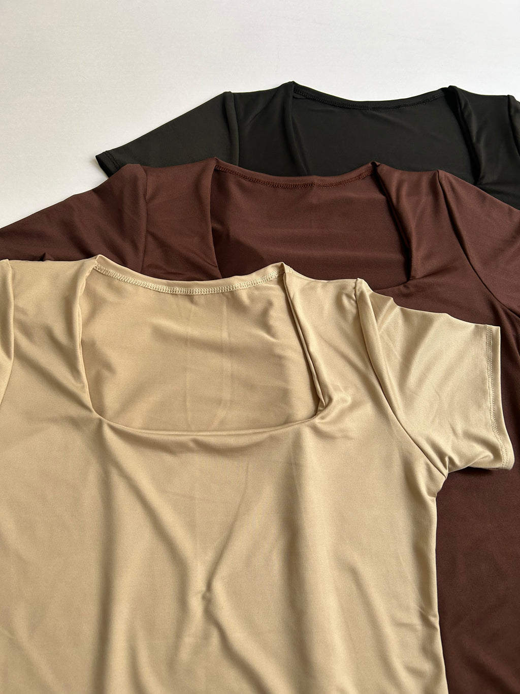 POLERA CUELLO CUADRADO